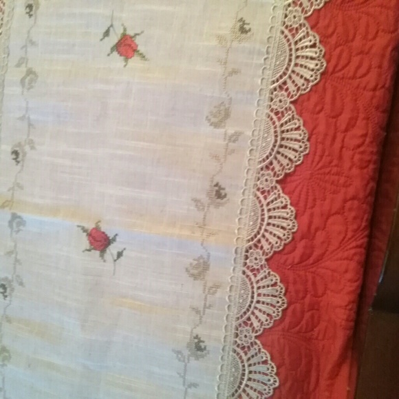 Beatiful table runner - Picture 6 of 8